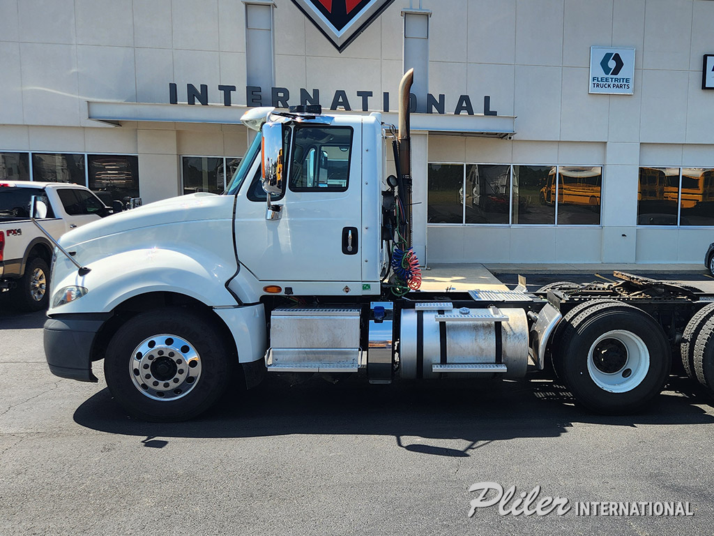 2017 INTERNATIONAL PROSTAR N743890 - image 3 of 6