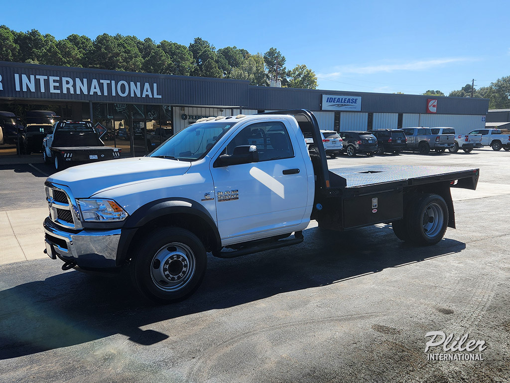 2018 RAM 5500 TRADESMAN | JG352296 - image 1 of 6