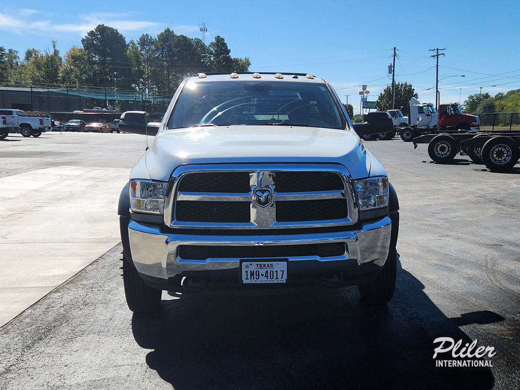 2018 RAM 5500 TRADESMAN | JG352296 - image 2 of 6