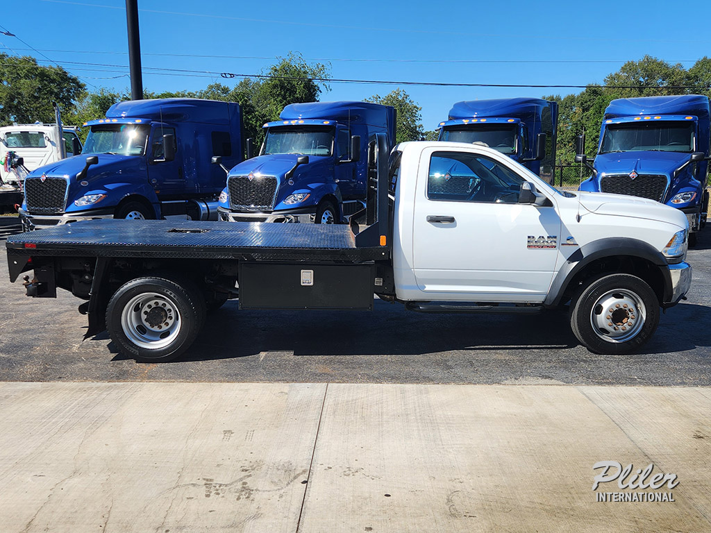 2018 RAM 5500 TRADESMAN | JG352296 - image 4 of 6