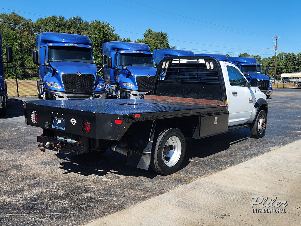 2018 RAM 5500 TRADESMAN | JG352296 - image 5 of 6